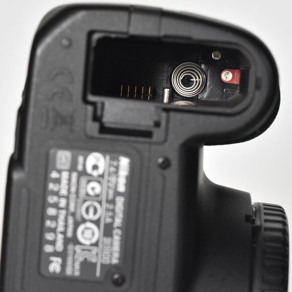 Nikon D3100 Digital SLR Camera 14.2MP 18-55mm Lens HD Video 935 Clicks 32GB SD - Picture 10 of 16